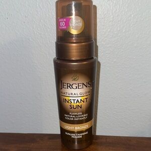 Jergens Natural Glow Sunless Tanning Mousse Light Bronze 
6 oz.
